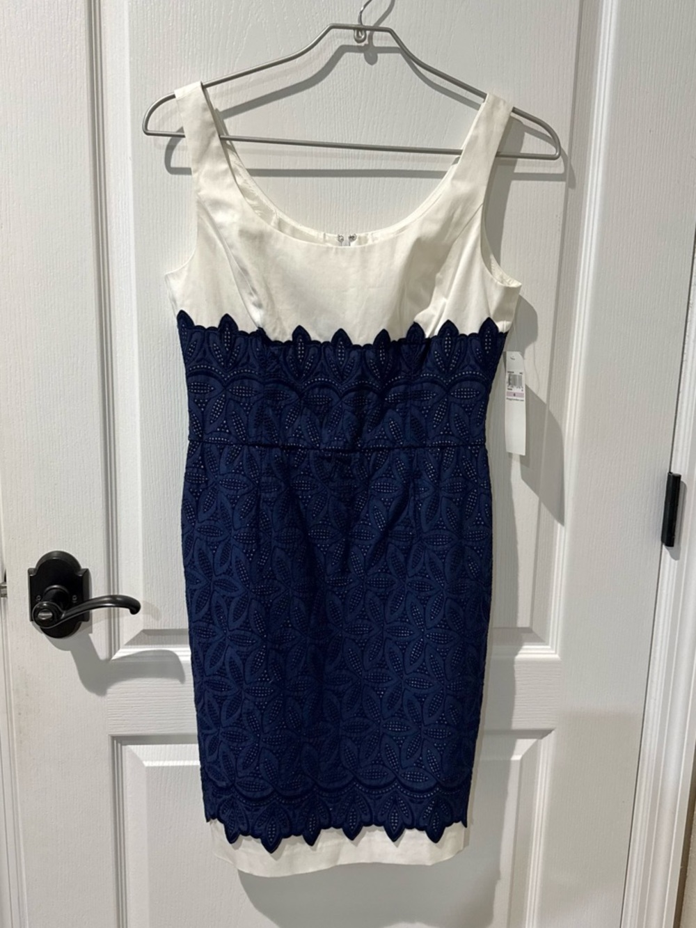 Maggie London White and Navy Blue Floral Eyelet Lace Sleeveless Sheath Dress NWT
